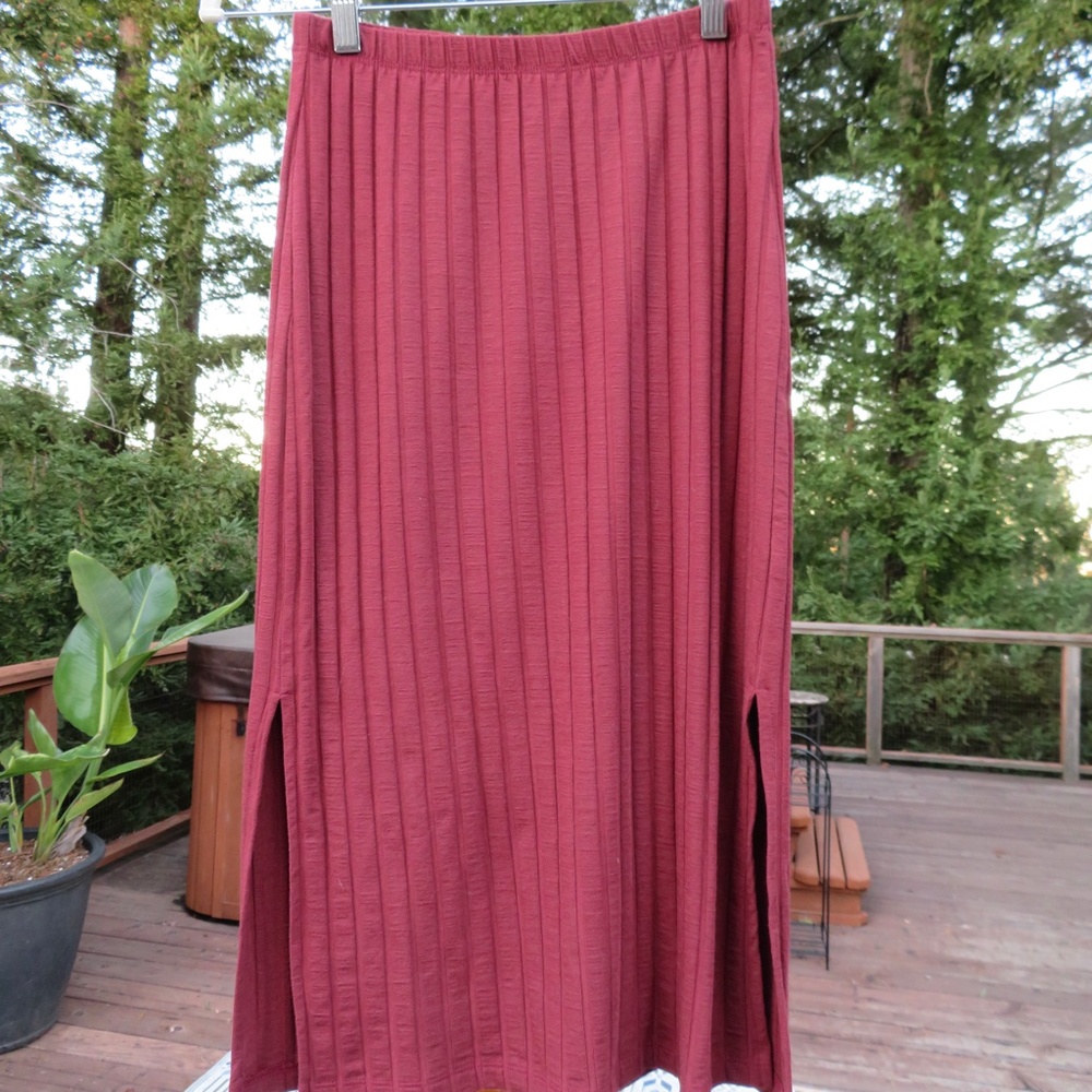 Amour Vert Burgundy Midi Skirt - Picture 5 of 6